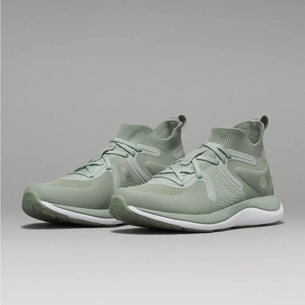 🍋Lululemon Chargefeel 2 Mid Women's Workout Shoe Colour Palm Court/Size 5.5
